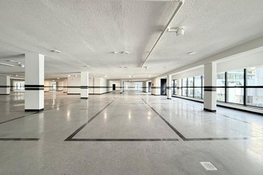 Apartamento &agrave; venda - 160m&sup2; - Meia Praia