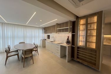 Apartamento &agrave; venda - 134m&sup2; - Meia Praia