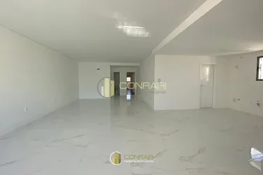 Apartamento &agrave; venda - 150m&sup2; - Meia Praia