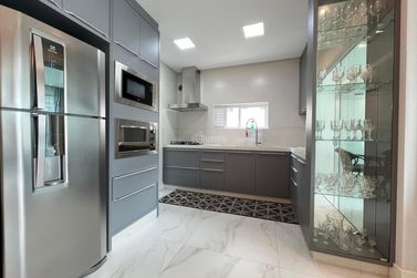 Apartamento &agrave; venda - 142m&sup2; - Meia Praia