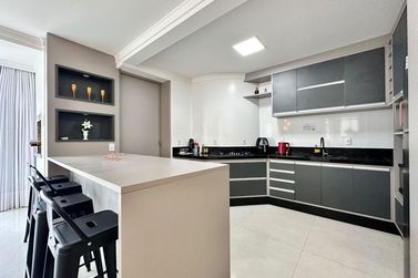 Apartamento &agrave; venda - 110m&sup2; - Meia Praia