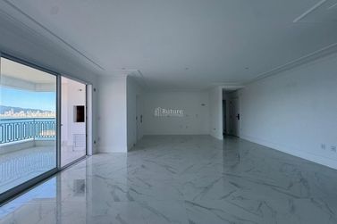 Apartamento &agrave; venda - 190m&sup2; - Centro