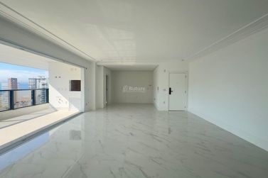 Apartamento &agrave; venda - 180m&sup2; - Meia Praia