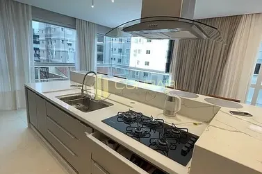 Apartamento para alugar - 163m&sup2; - Meia Praia