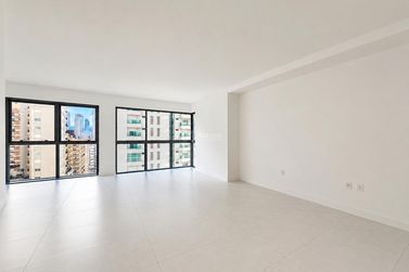 Apartamento &agrave; venda - 165m&sup2; - Centro