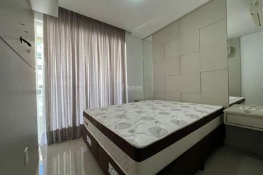 Apartamento &agrave; venda - 137m&sup2; - Meia Praia