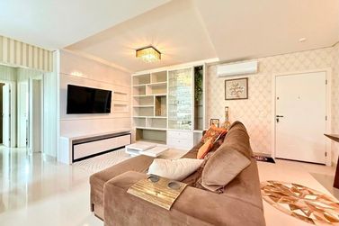 Apartamento &agrave; venda - 135m&sup2; - Meia Praia