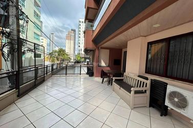 Apartamento &agrave; venda - 147m&sup2; - Meia Praia