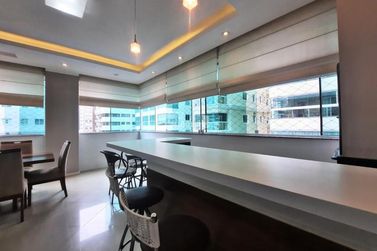 Apartamento &agrave; venda - 132m&sup2; - Meia Praia