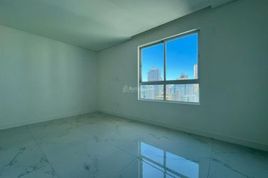 Apartamento &agrave; venda - 159m&sup2; - Meia Praia