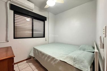 Apartamento &agrave; venda - 120m&sup2; - Meia Praia