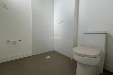 Apartamento &agrave; venda - 137m&sup2; - Meia Praia