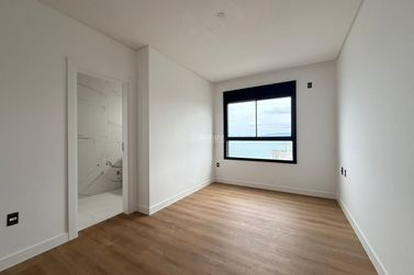 Apartamento &agrave; venda - 190m&sup2; - Meia Praia
