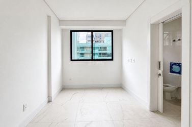 Apartamento &agrave; venda - 127m&sup2; - Meia Praia