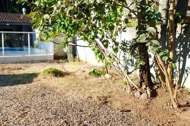 Ch&aacute;cara &agrave; venda - 130m&sup2; - Moura