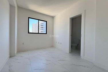 Apartamento &agrave; venda - 129m&sup2; - Meia Praia