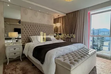 Apartamento &agrave; venda - 229m&sup2; - meia praia