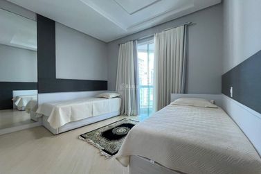Apartamento &agrave; venda - 350m&sup2; - Meia Praia