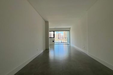 Apartamento &agrave; venda - 132m&sup2; - Meia Praia