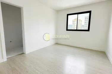 Apartamento &agrave; venda - 130m&sup2; - Meia Praia