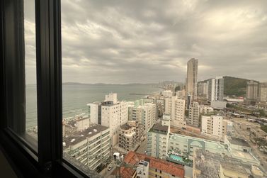 Apartamento &agrave; venda - 130m&sup2; - Meia Praia