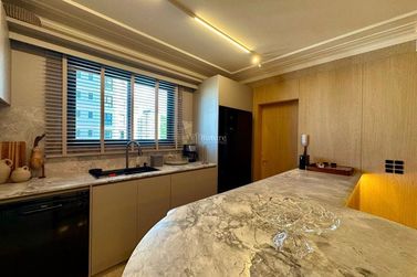 Apartamento &agrave; venda - 210m&sup2; - Centro