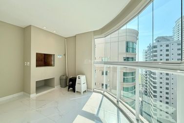 Apartamento &agrave; venda - 129m&sup2; - Meia Praia