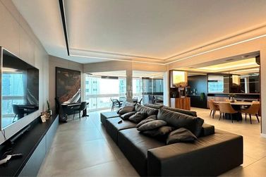 Apartamento &agrave; venda - 400m&sup2; - Meia Praia