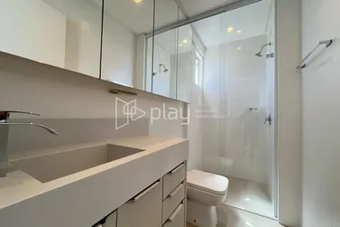Apartamento &agrave; venda - 128m&sup2; - Meia Praia