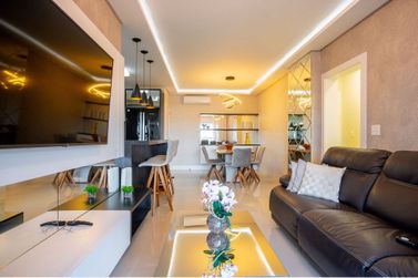 Apartamento &agrave; venda - 117m&sup2; - Meia Praia
