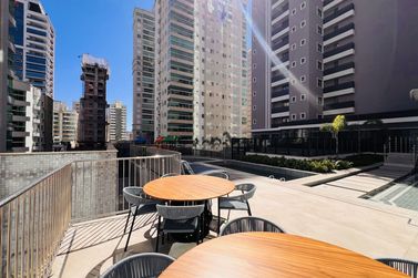 Apartamento &agrave; venda - 184m&sup2; - Meia Praia