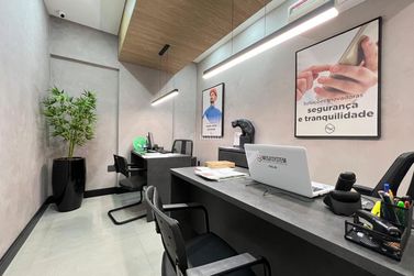 Sala Comercial &agrave; venda - 100m&sup2; - Meia Praia