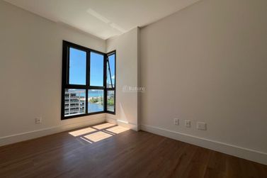 Apartamento &agrave; venda - 132m&sup2; - Meia Praia