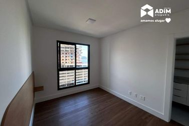 Apartamento para alugar - 125m&sup2; - Meia Praia