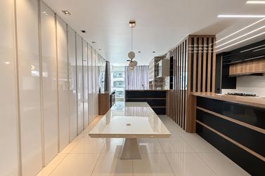 Apartamento &agrave; venda - 135m&sup2; - Meia Praia