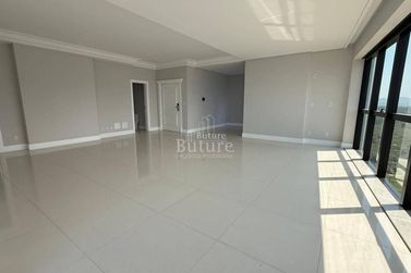 Apartamento &agrave; venda - 140m&sup2; - Meia Praia