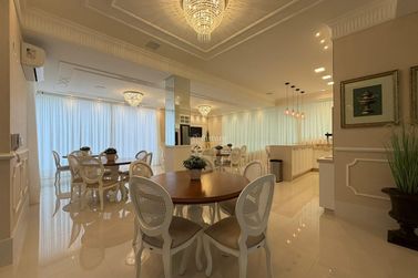 Apartamento &agrave; venda - 125m&sup2; - Meia Praia