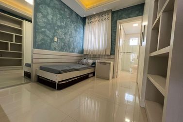 Apartamento &agrave; venda - 178m&sup2; - Meia Praia