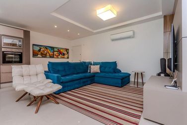 Apartamento &agrave; venda - 135m&sup2; - Meia Praia