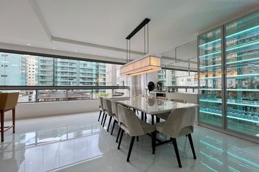 Apartamento &agrave; venda - 198m&sup2; - Meia Praia