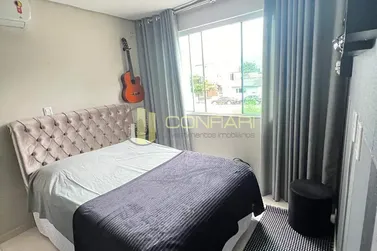 Sobrado &agrave; venda - 110m&sup2; - Meia Praia