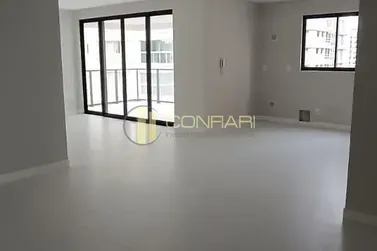 Apartamento &agrave; venda - 135m&sup2; - Centro