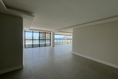 Apartamento &agrave; venda - 184m&sup2; - Meia Praia