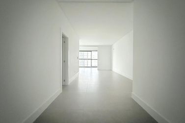 Apartamento &agrave; venda - 177m&sup2; - Meia Praia