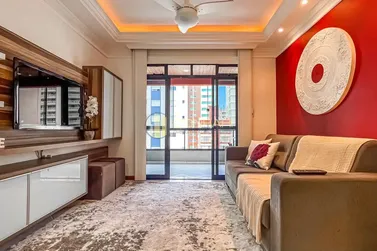 Apartamento &agrave; venda - 110m&sup2; - Meia Praia