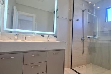 Apartamento para alugar - 127m&sup2; - Meia Praia