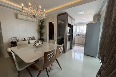 Apartamento &agrave; venda - 150m&sup2; - Meia Praia