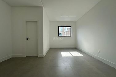 Apartamento &agrave; venda - 177m&sup2; - Meia Praia