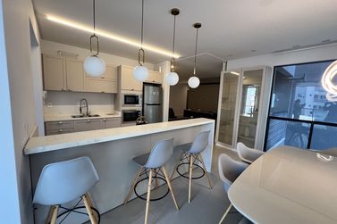 Apartamento &agrave; venda - 175m&sup2; - Meia Praia