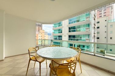 Apartamento &agrave; venda - 107m&sup2; - Meia Praia